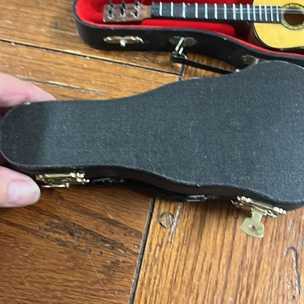 Guitars decor - Picture 4 of 8